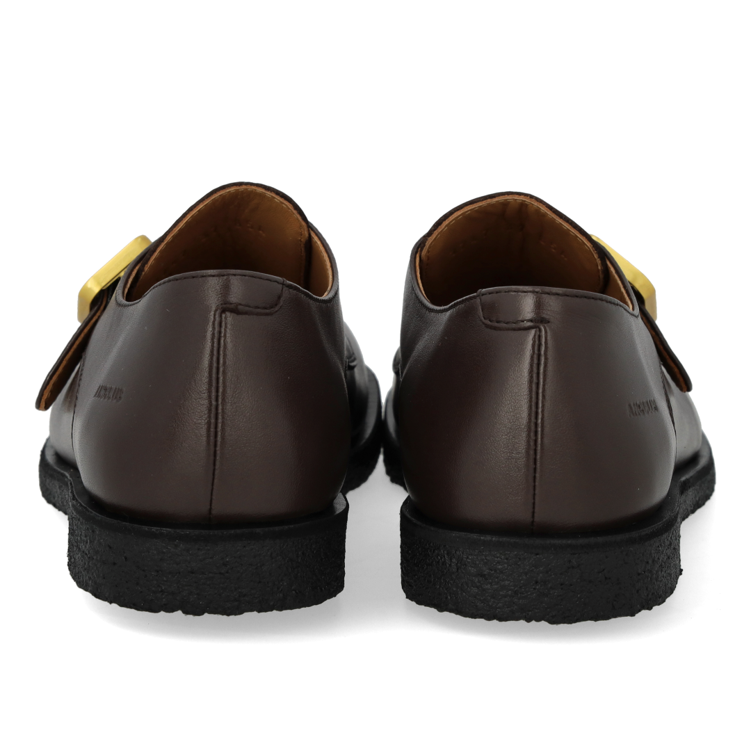 Schuhe mit Schnalle