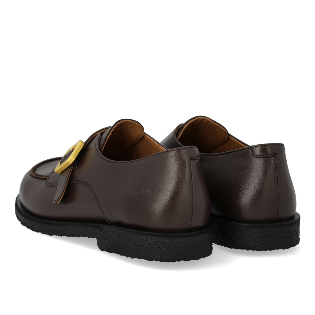 Schuhe mit Schnalle