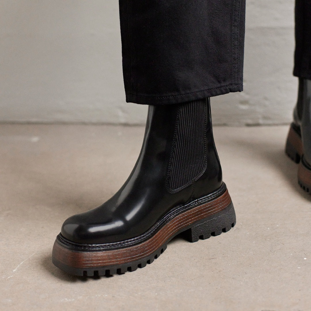 Stiefel mit Gummizug